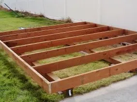 Plateforme en bois sur patins