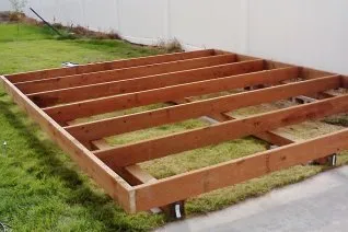 Plateforme bois reposant sur trois patins