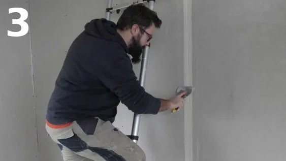 Retrait de l’excédent d’enduit