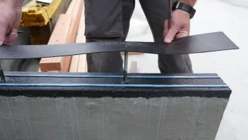 Pose des bandes bitumeuses