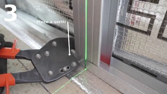 Sertissage des montants aux rails