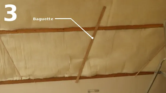 Pose des isolants entre les lattes 