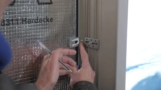 Pose des équerres de fixation verticaux