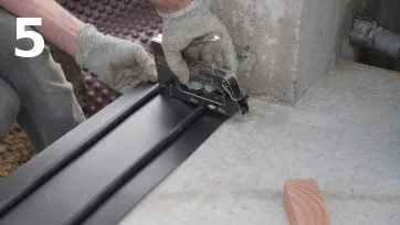 Fixation de la bande d’arase avec les 2 boudins (2B) EPDM