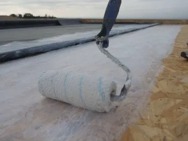 La mise en place des membranes EPDM 