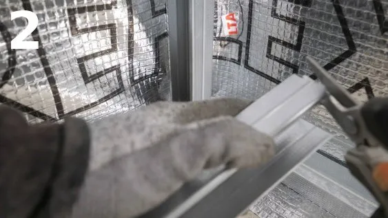 Découpage de l’angle du montant