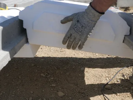 La mise en place des poutrelles et des entrevous polystyrène