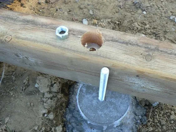 La solive avant d’être positionnée et fixée