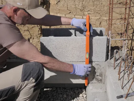 Le montage des blocs à bancher