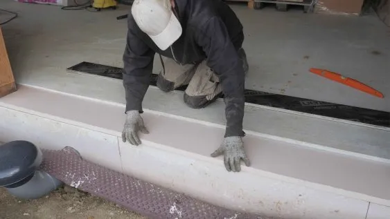 Pose de l’isolant en polystyrène extrudé