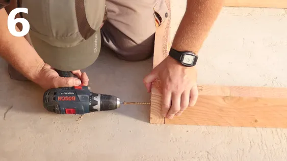 Fixation des montants contre la lisse basse