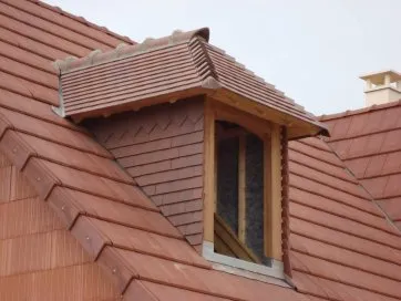 Lucarne retroussée ( ou vrai "chien assis")