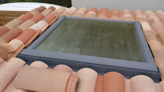 La fenêtre toit posée