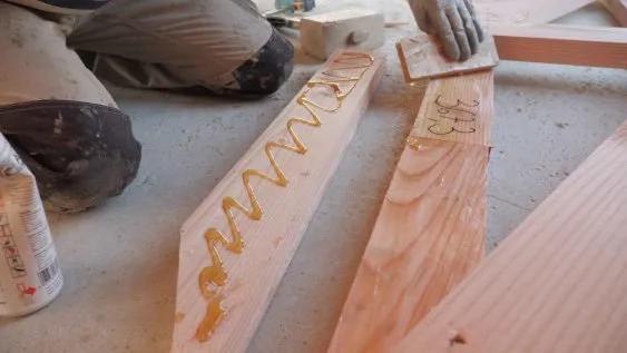 Collage des pièces d’assemblage