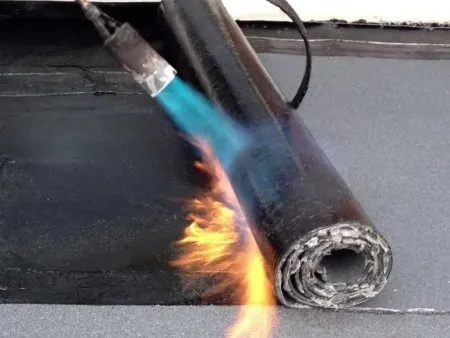 Les systèmes d'accrochage des membranes sur une toiture-terrasse 