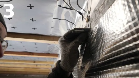 Pose des équerres métalliques