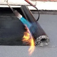 Vignette de l'article : Les systèmes d'accrochage des membranes sur une toiture-terrasse 