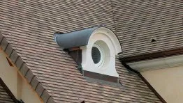 Lucarne œil-de-bœuf