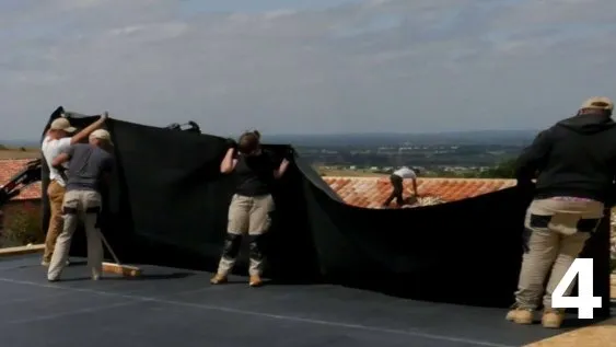 Marouflage avec un balai