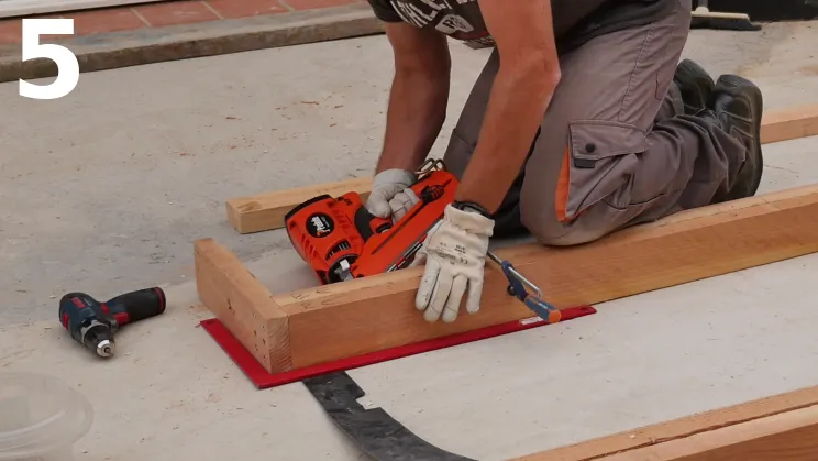 Fixation des montants avec leurs renforts