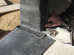 Réalisation de l'étanchéité à l'eau au niveau d'une baie vitrée