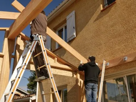 Guide de construction d'une extension avec toiture double-pente