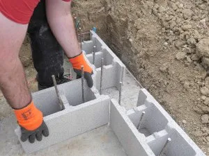 Montage des blocs à bancher