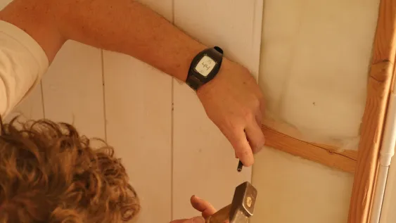 Calfeutrage des clous tête homme