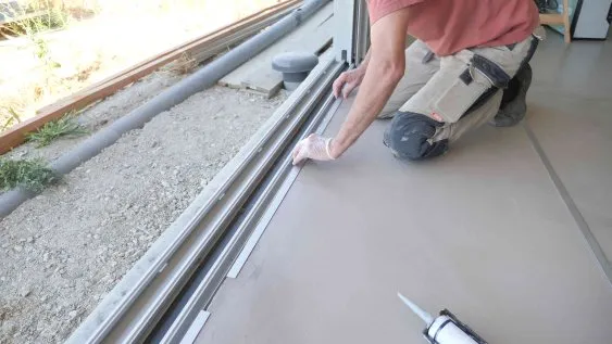 Finition au niveau des baies vitrées