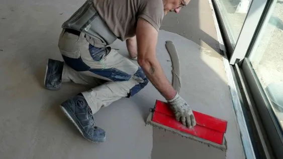 Mise en œuvre de la deuxième couche d’enduit 