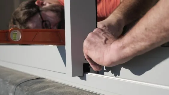 Vérification du coulissement et réglage des roulettes