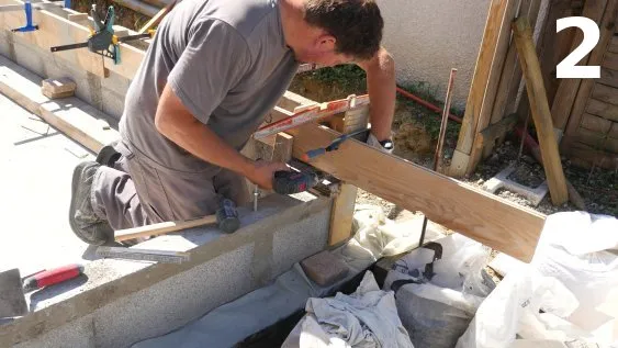 Fixation avec une vis de la planchette