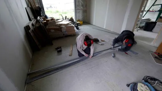 Mise en place des rails sur la dalle