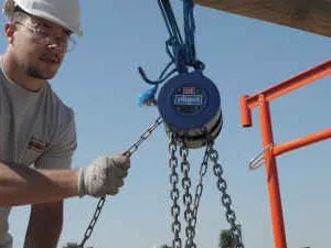 L'utilisation du palan pour l'installation des longrines