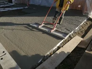 Réalisation de la dalle devant le garage